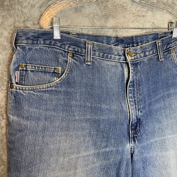 Carhartt Men High Rise Relaxed Loose Fit Destroyed Thrashed Denim Jean 42x32 - Picture 3 of 16